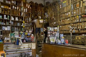 Shortstories - Hardware store